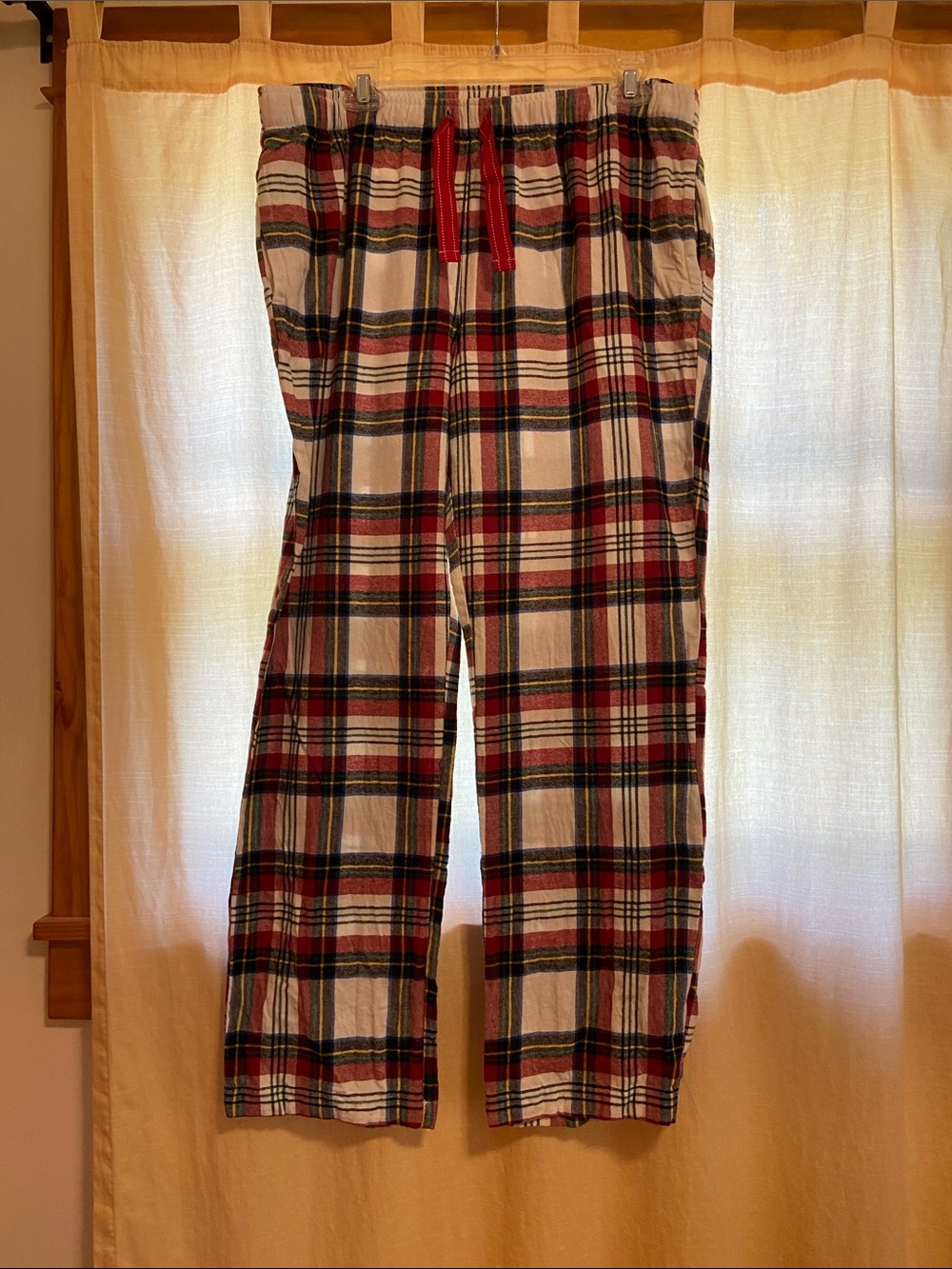 Old Navy Red and White Plaid Pajama Bottoms - RUNS SMALL